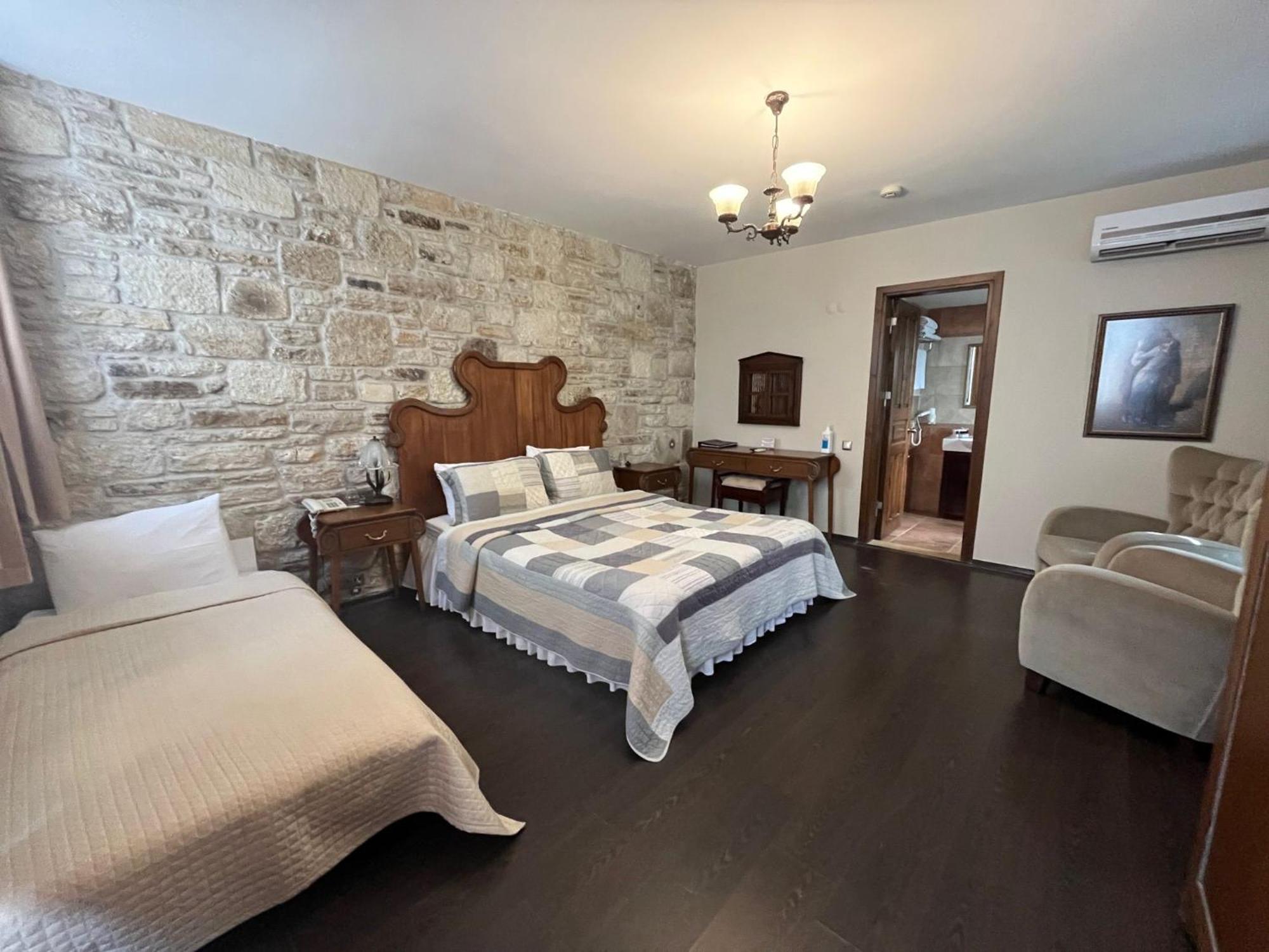 Griffon Hotel Yenifoca Esterno foto