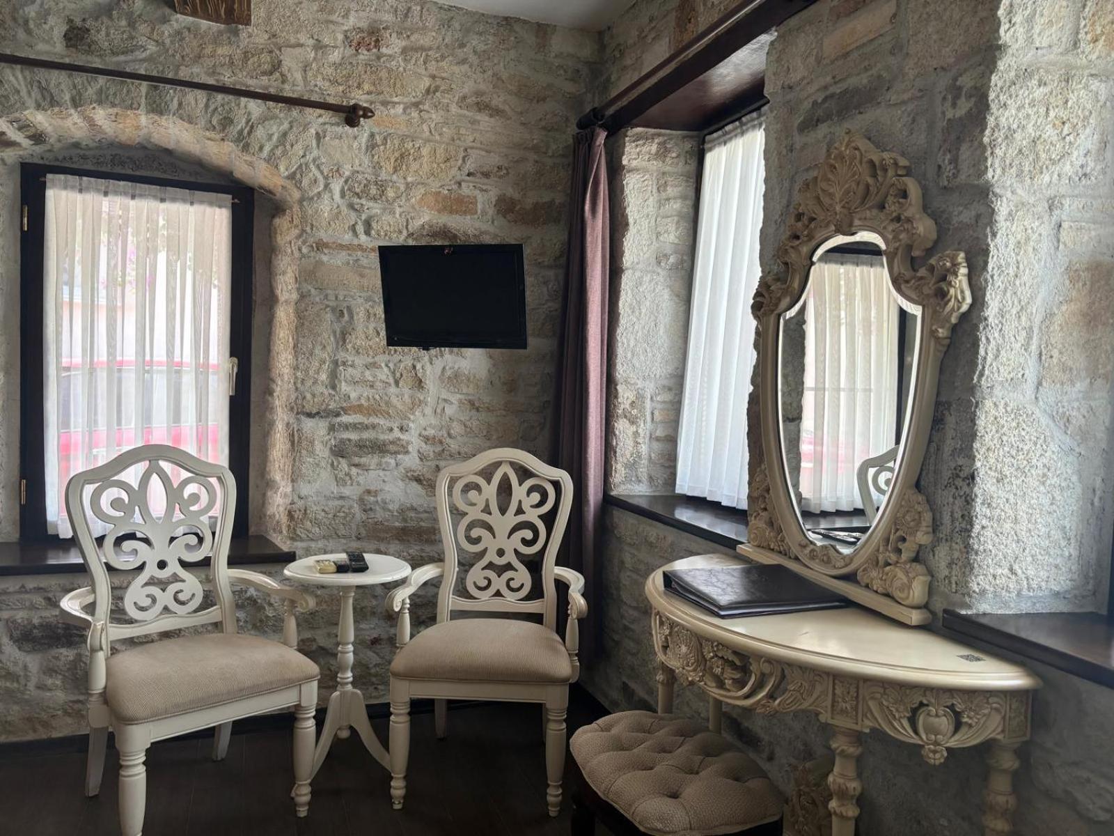 Griffon Hotel Yenifoca Esterno foto