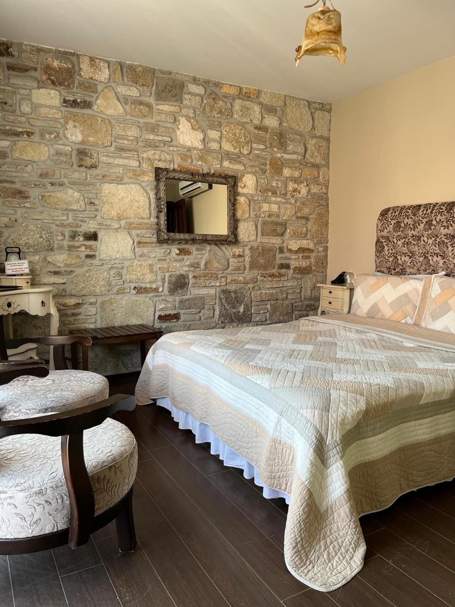Griffon Hotel Yenifoca Esterno foto