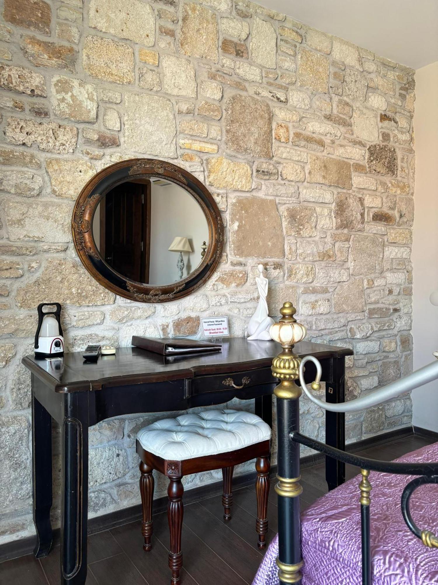 Griffon Hotel Yenifoca Esterno foto