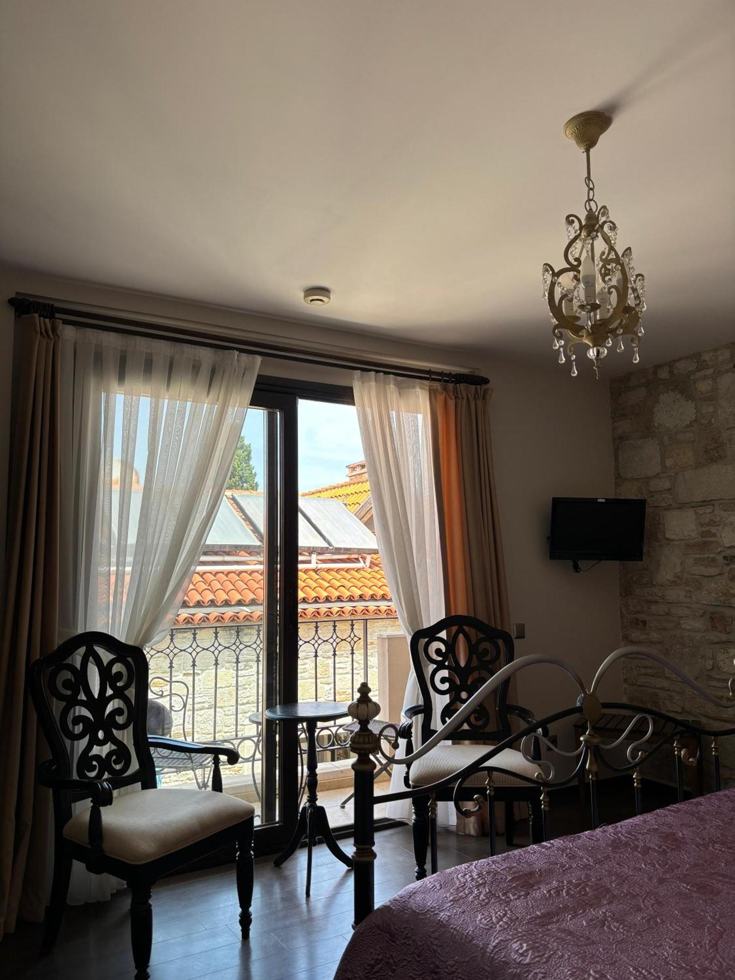 Griffon Hotel Yenifoca Esterno foto