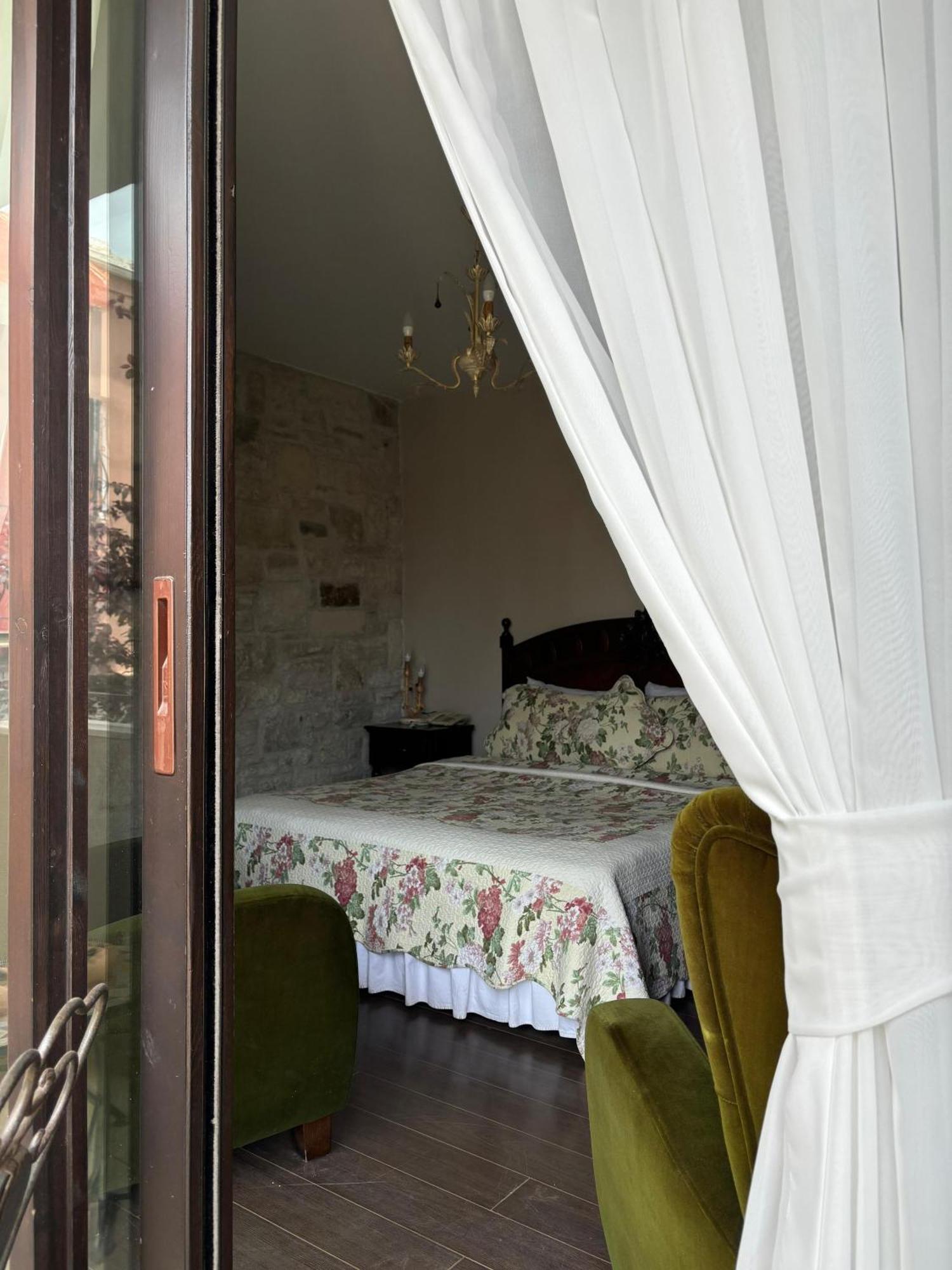 Griffon Hotel Yenifoca Esterno foto