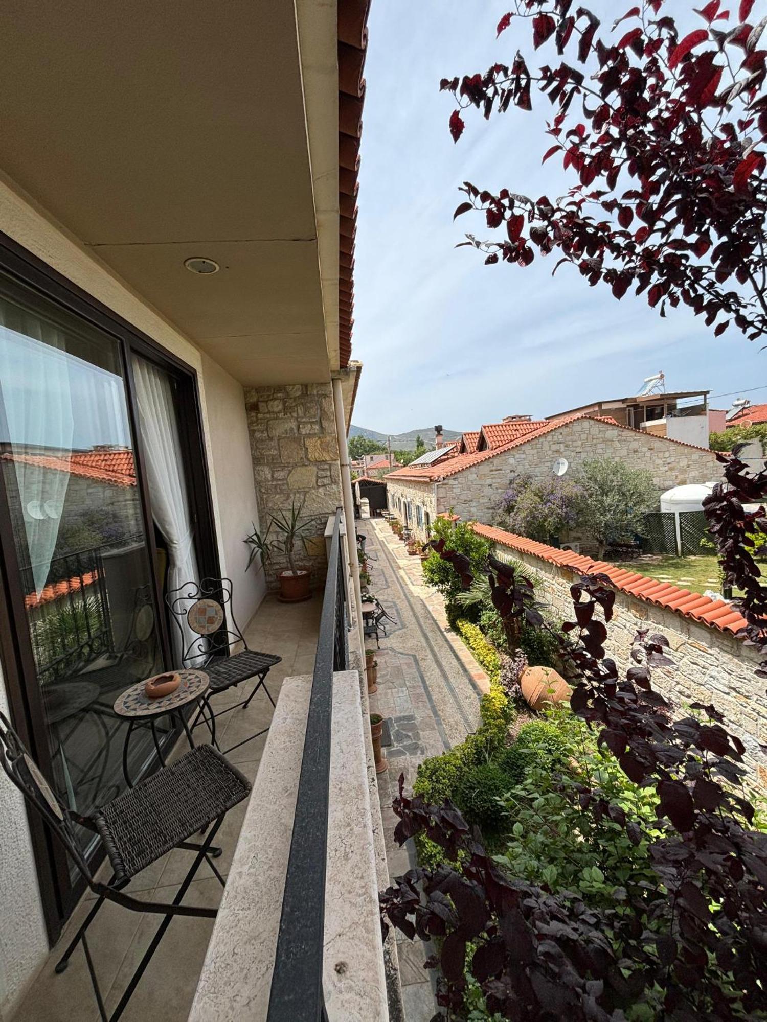 Griffon Hotel Yenifoca Esterno foto